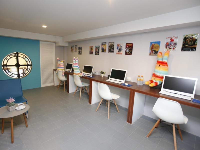Oyo 501 At Night Hostel Phuket Exterior photo