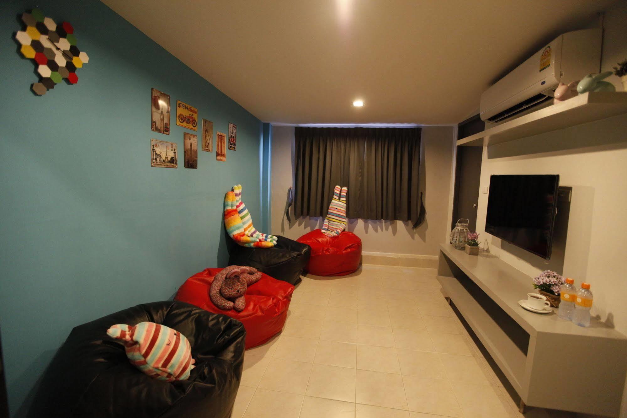 Oyo 501 At Night Hostel Phuket Exterior photo