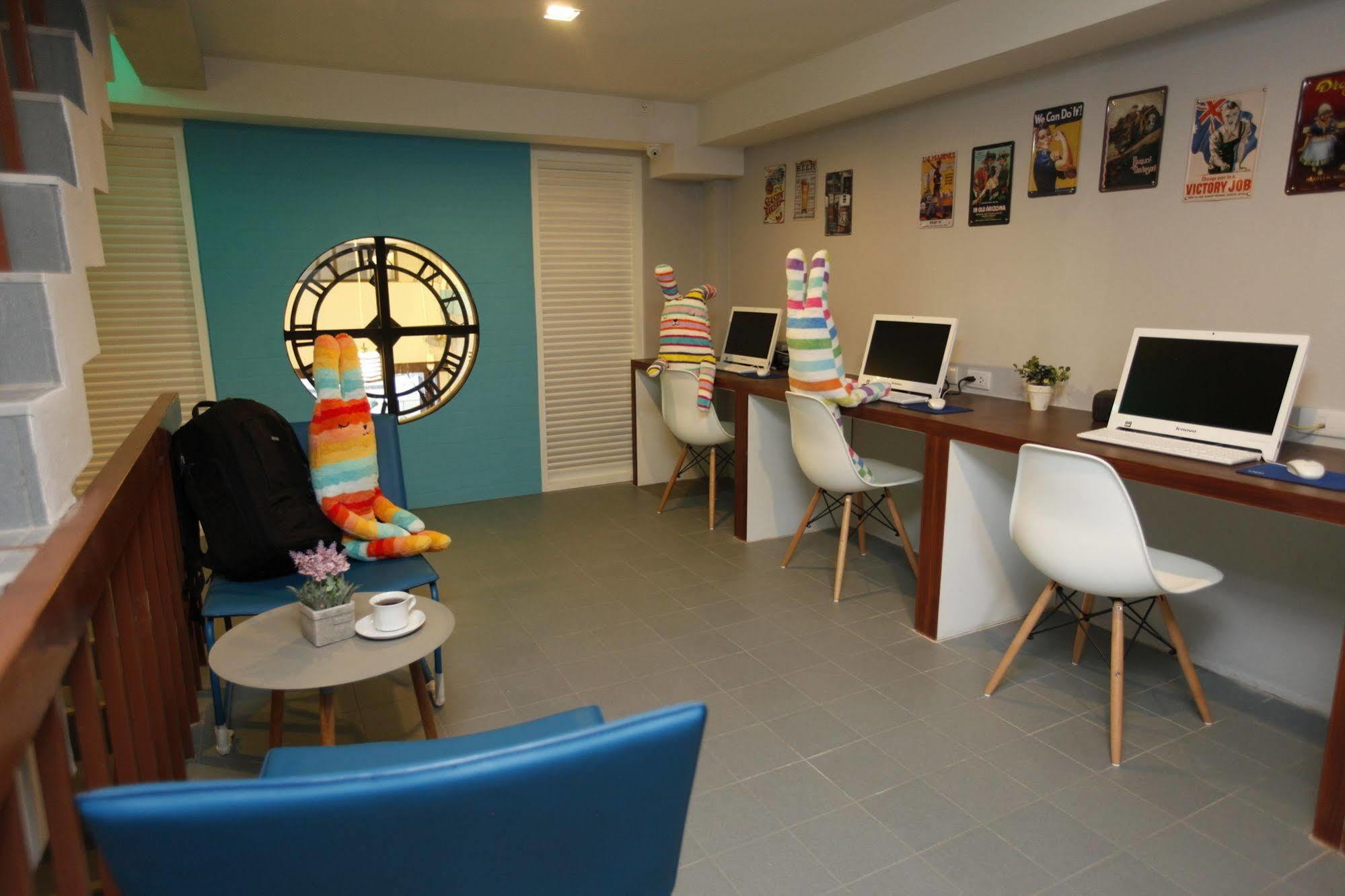 Oyo 501 At Night Hostel Phuket Exterior photo